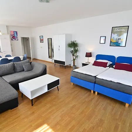 Am Schloss 108 * Шверін